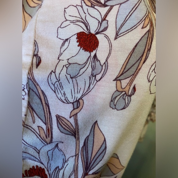 Free People keepin’ on floral top - Picture 8 of 15